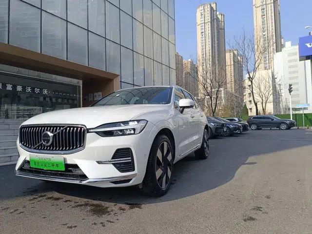 2025 Volvo XC60 PHEV T8 AWD Long Range Smart Luxury Edition