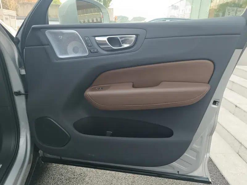 2024 Volvo XC60 PHEV T8 AWD Long Range Smart Luxury Edition — миниатюра 13