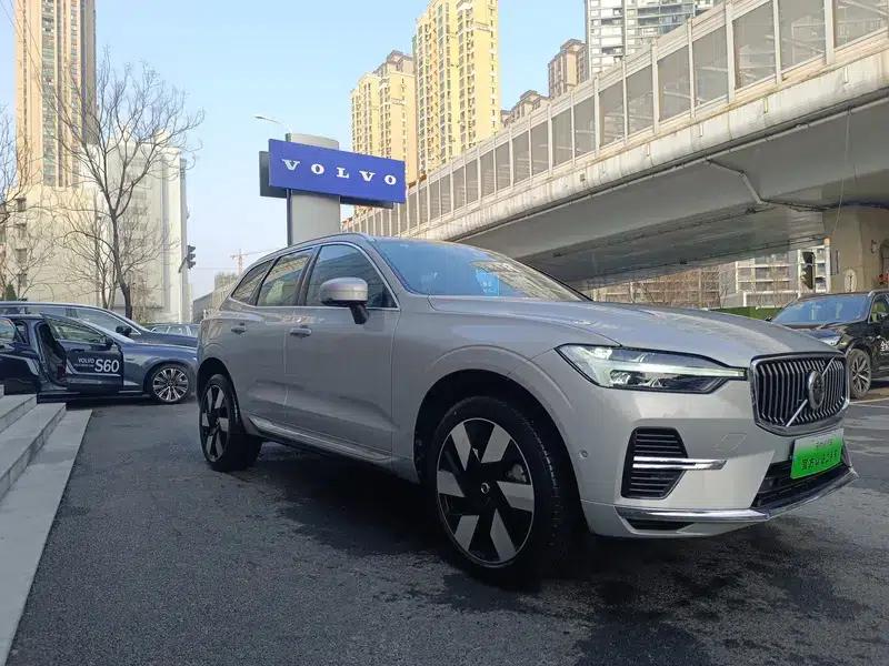 2024 Volvo XC60 PHEV T8 AWD Long Range Smart Luxury Edition — миниатюра 3