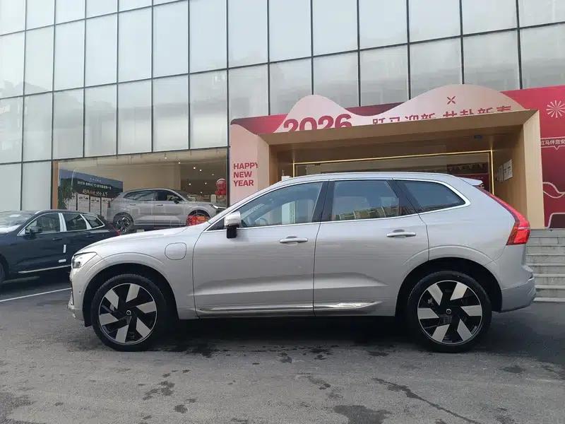 2024 Volvo XC60 PHEV T8 AWD Long Range Smart Luxury Edition — миниатюра 4