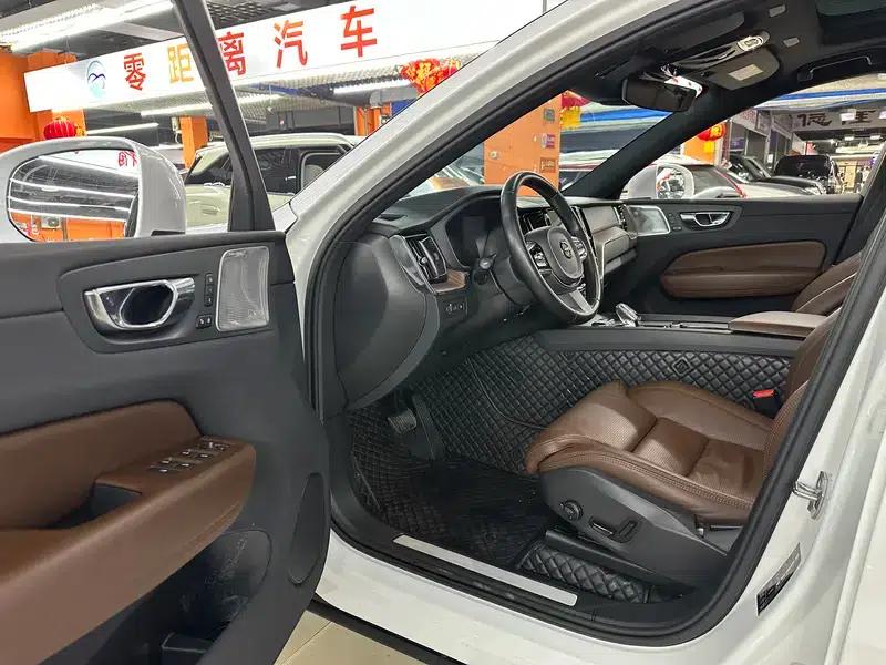 2021 Volvo XC60 PHEV T8 E-Drive Hybrid Smart Luxury Edition — миниатюра 8