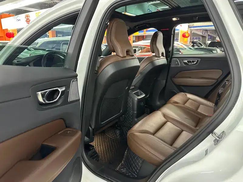 2021 Volvo XC60 PHEV T8 E-Drive Hybrid Smart Luxury Edition — миниатюра 9