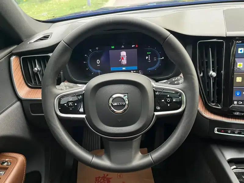 2024 Volvo XC60 PHEV T8 AWD Long Range Smart Luxury Edition — миниатюра 11