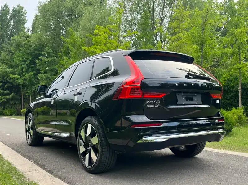 2024 Volvo XC60 PHEV T8 AWD Long Range Smart Luxury Edition — миниатюра 4