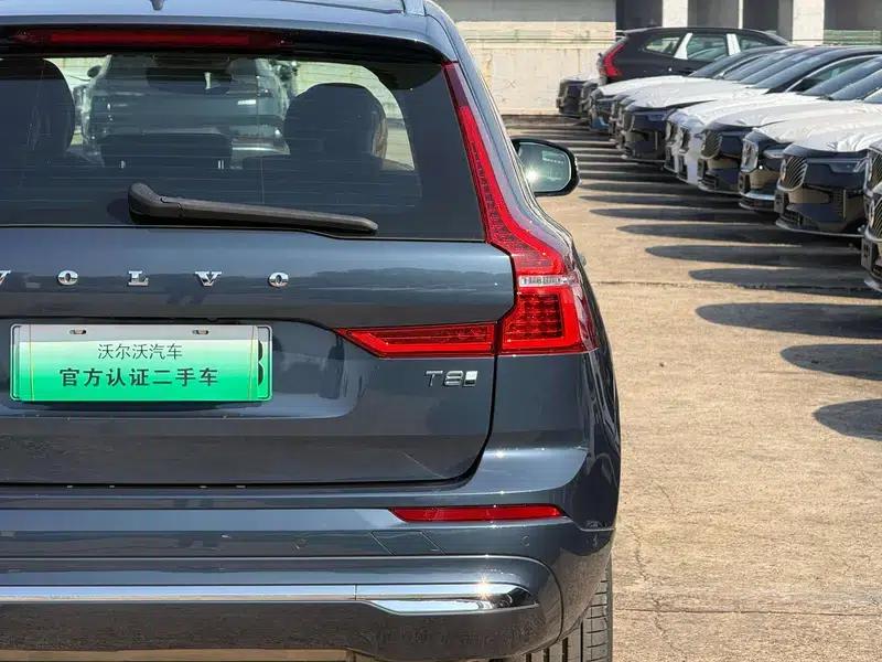2025 Volvo XC60 PHEV T8 AWD Long Range Smart Luxury Edition — миниатюра 11