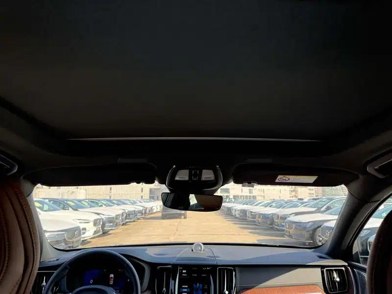 2025 Volvo XC60 PHEV T8 AWD Long Range Smart Luxury Edition — миниатюра 12