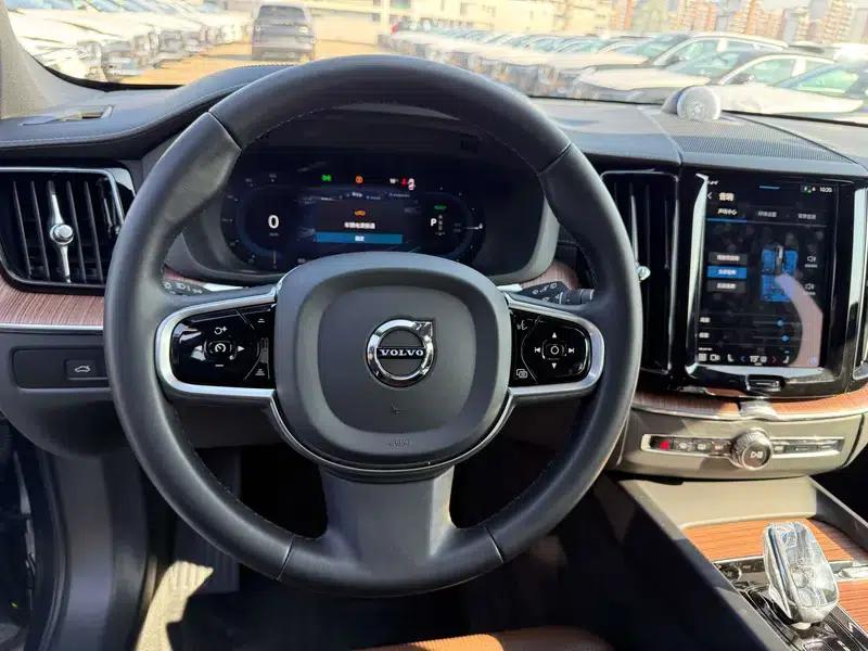 2025 Volvo XC60 PHEV T8 AWD Long Range Smart Luxury Edition — миниатюра 15