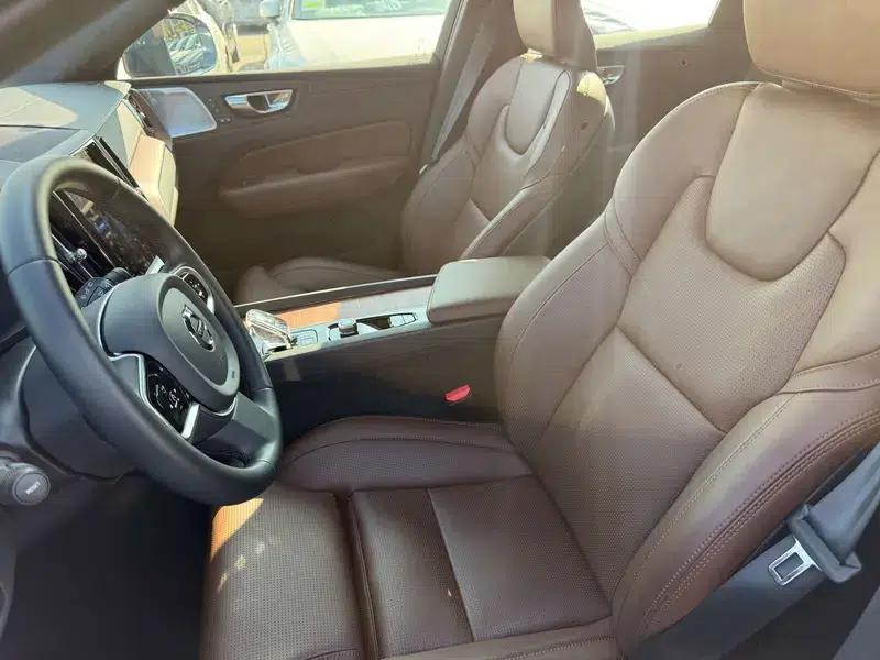 2025 Volvo XC60 PHEV T8 AWD Long Range Smart Luxury Edition — миниатюра 16