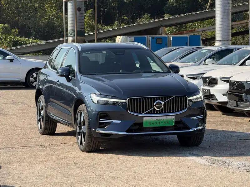 2025 Volvo XC60 PHEV T8 AWD Long Range Smart Luxury Edition — миниатюра 3