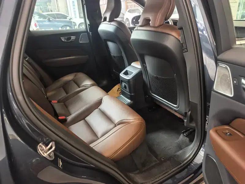 2025 Volvo XC60 PHEV T8 AWD Long Range Smart Luxury Edition — миниатюра 11