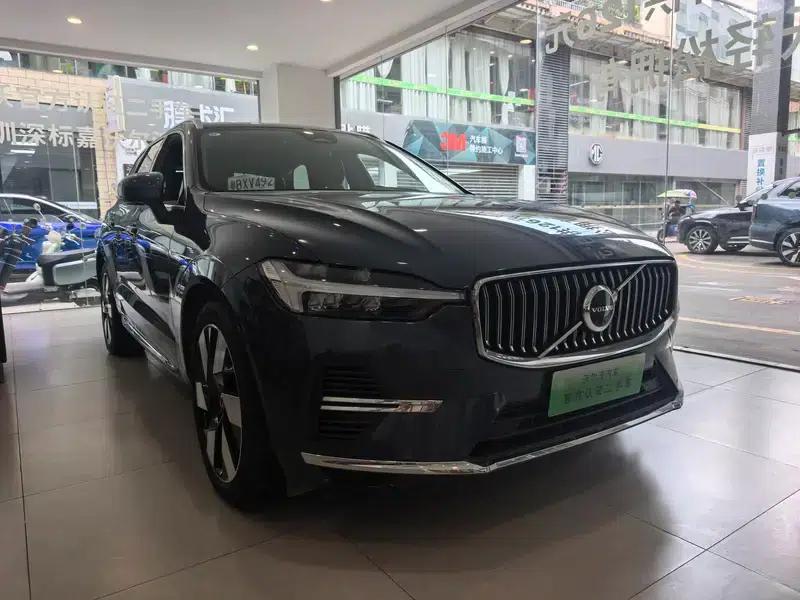 2025 Volvo XC60 PHEV T8 AWD Long Range Smart Luxury Edition — миниатюра 3