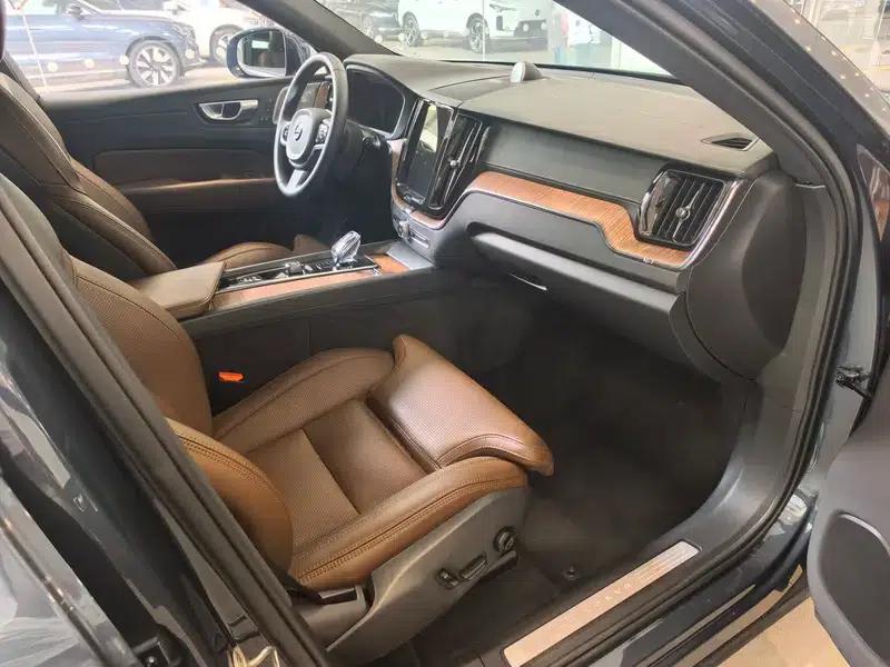 2025 Volvo XC60 PHEV T8 AWD Long Range Smart Luxury Edition — миниатюра 7