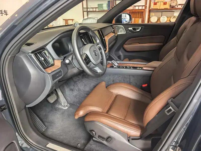 2025 Volvo XC60 PHEV T8 AWD Long Range Smart Luxury Edition — миниатюра 9