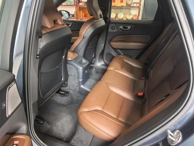 2025 Volvo XC60 PHEV T8 AWD Long Range Smart Luxury Edition — миниатюра 10
