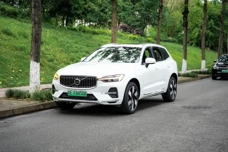 2024 Volvo XC60 PHEV T8 AWD Long Range Smart Luxury Edition — миниатюра 1