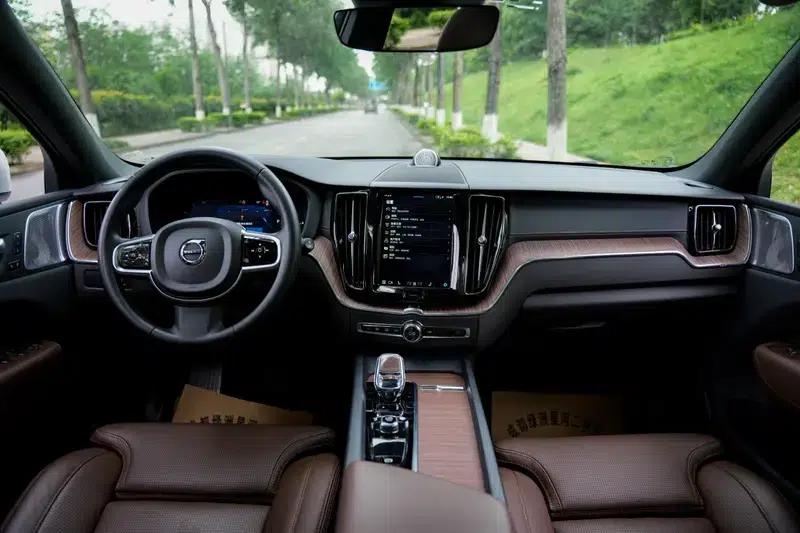 2024 Volvo XC60 PHEV T8 AWD Long Range Smart Luxury Edition — миниатюра 7