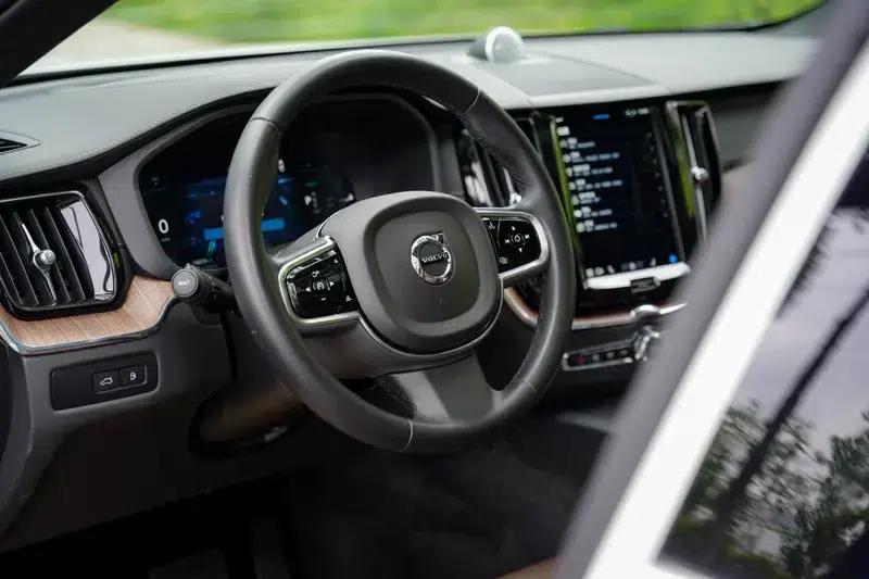 2024 Volvo XC60 PHEV T8 AWD Long Range Smart Luxury Edition — миниатюра 9