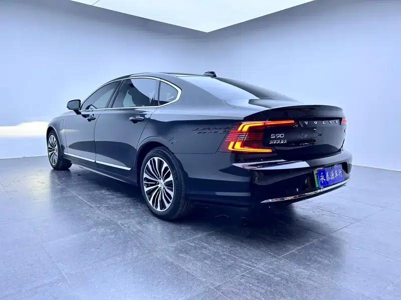 2024 Volvo S90 PHEV T8 AWD Long Range Smart Luxury Edition — миниатюра 4