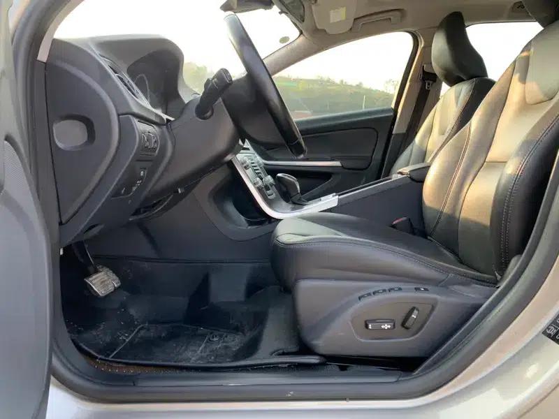 2015 Volvo V60 T5 Smart Edition — миниатюра 24