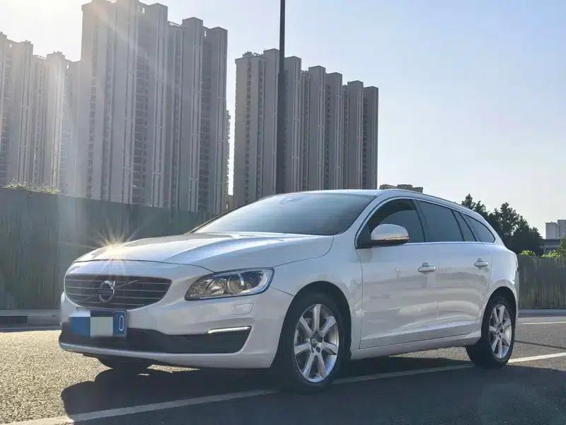 2017 Volvo V60 T4 Smart Edition (National V Emission Standard) — миниатюра 1
