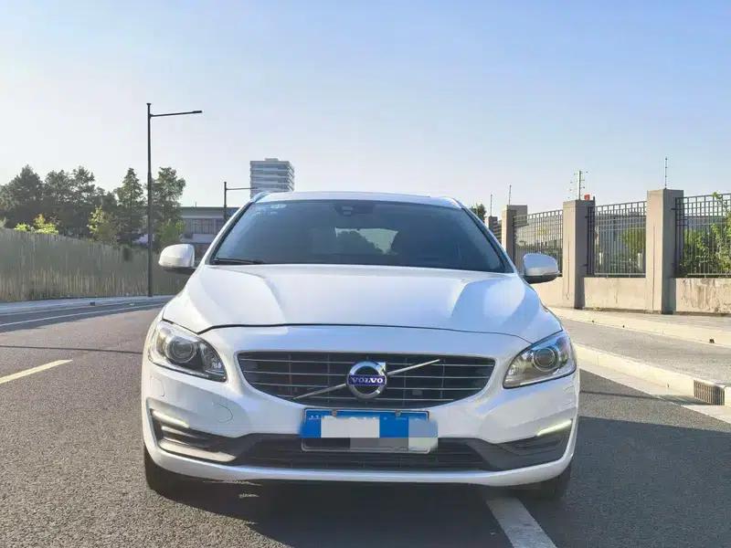 2017 Volvo V60 T4 Smart Edition (National V Emission Standard) — миниатюра 2