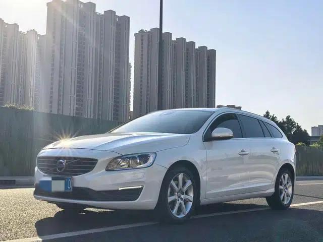 2017 Volvo V60 T4 Smart Edition (National V Emission Standard)