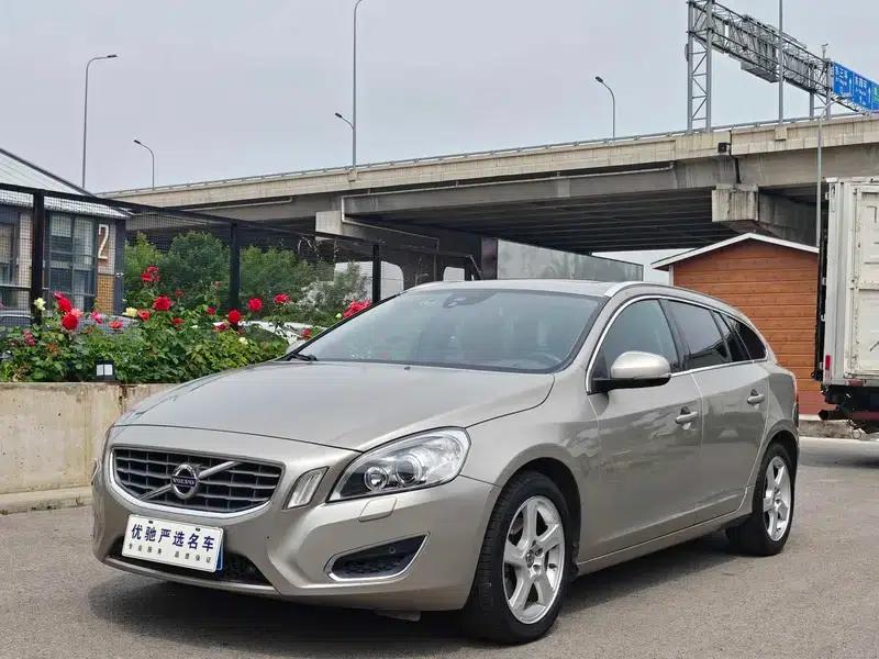 2013 Volvo V60 T5 Comfort Edition — миниатюра 1