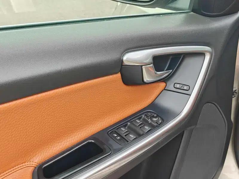 2013 Volvo V60 T5 Comfort Edition — миниатюра 30