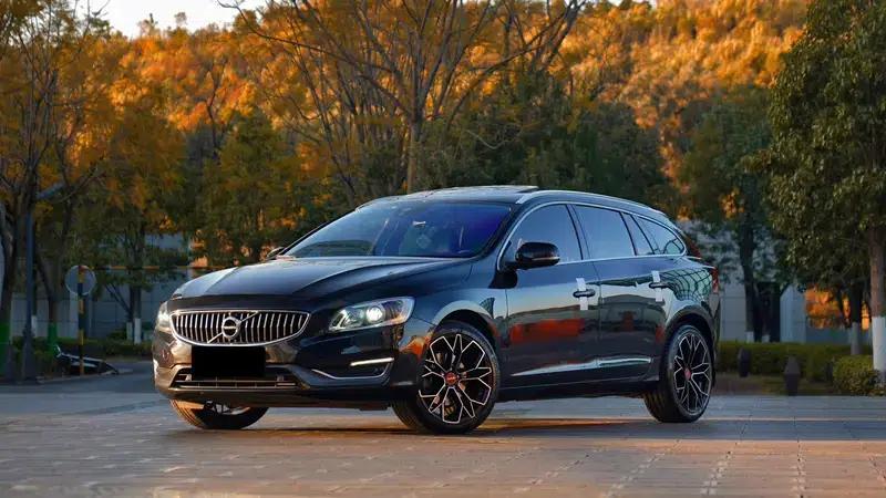 2013 Volvo V60 T5 Comfort Edition — миниатюра 1