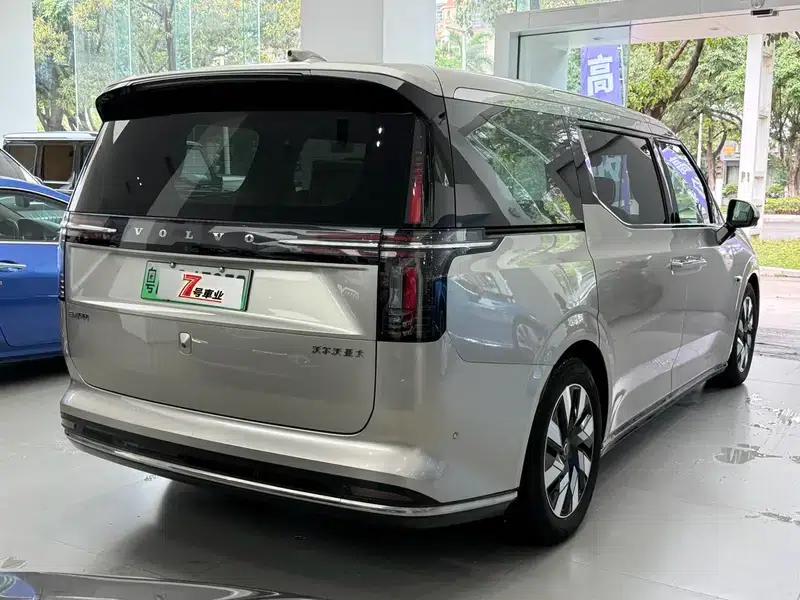 Volvo EM90 2025 Ultra 6-seater — миниатюра 2
