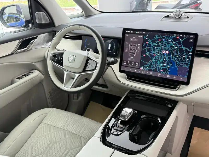 Volvo EM90 2025 Ultra 6-seater — миниатюра 11