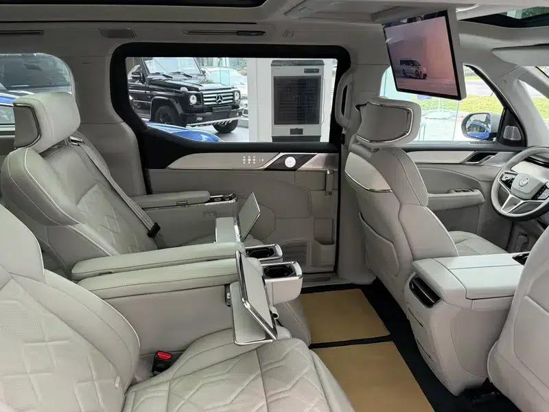 Volvo EM90 2025 Ultra 6-seater — миниатюра 15