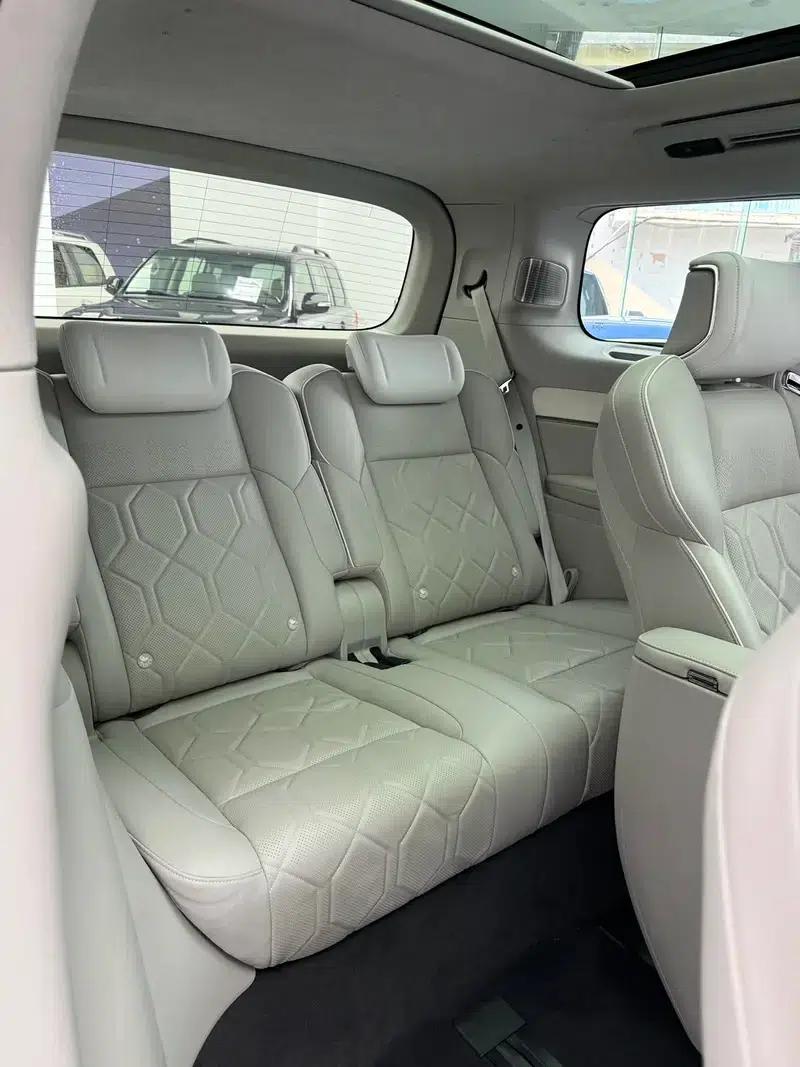 Volvo EM90 2025 Ultra 6-seater — миниатюра 17