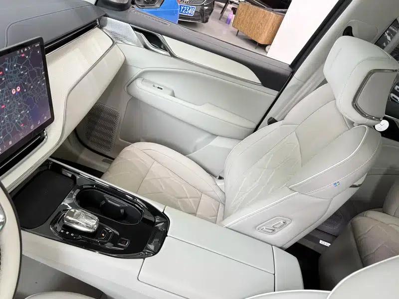 Volvo EM90 2025 Ultra 6-seater — миниатюра 5