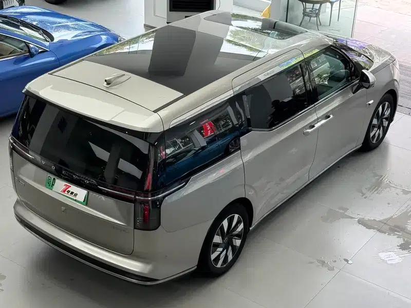Volvo EM90 2025 Ultra 6-seater — миниатюра 7