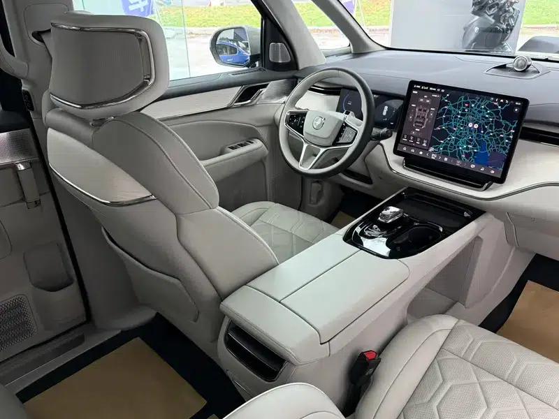 Volvo EM90 2025 Ultra 6-seater — миниатюра 8