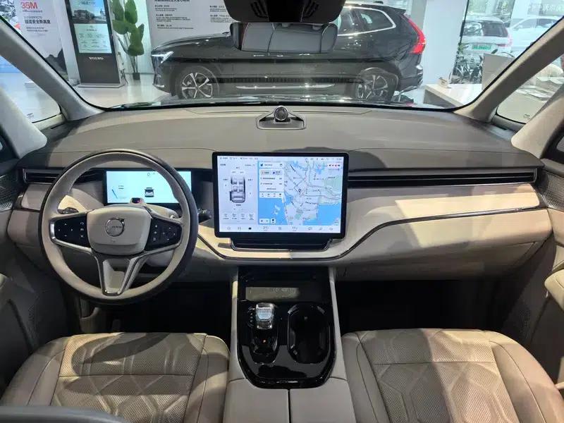 Volvo EM90 2025 Ultra 6-seater — миниатюра 12