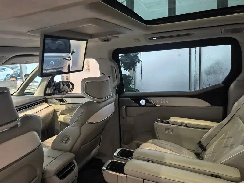 Volvo EM90 2025 Ultra 6-seater — миниатюра 18