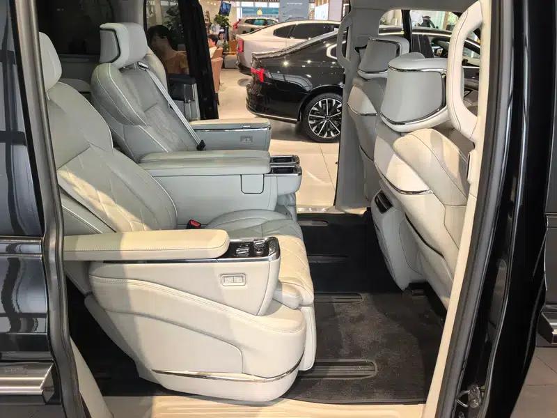 Volvo EM90 2025 Ultra 6-seater — миниатюра 19