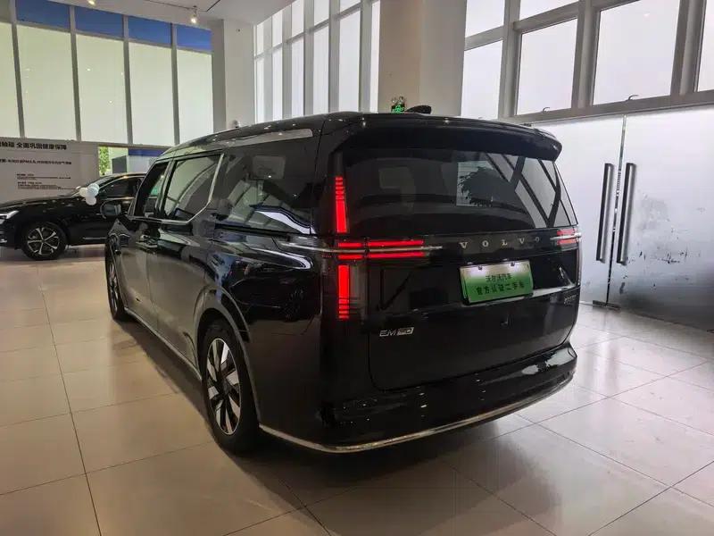 Volvo EM90 2025 Ultra 6-seater — миниатюра 4