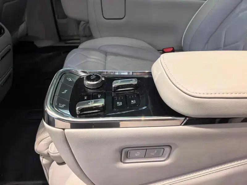 Volvo EM90 2025 Ultra 6-seater — миниатюра 8