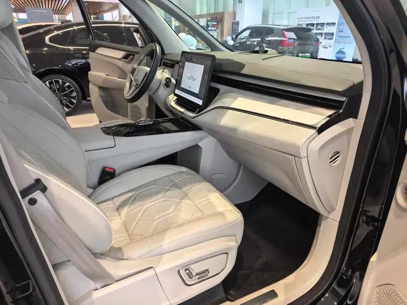 Volvo EM90 2025 Ultra 6-seater — миниатюра 10
