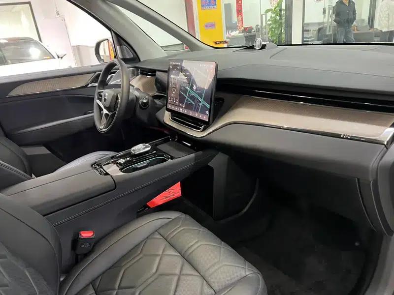 Volvo EM90 2025 Ultra 6-seater — миниатюра 12