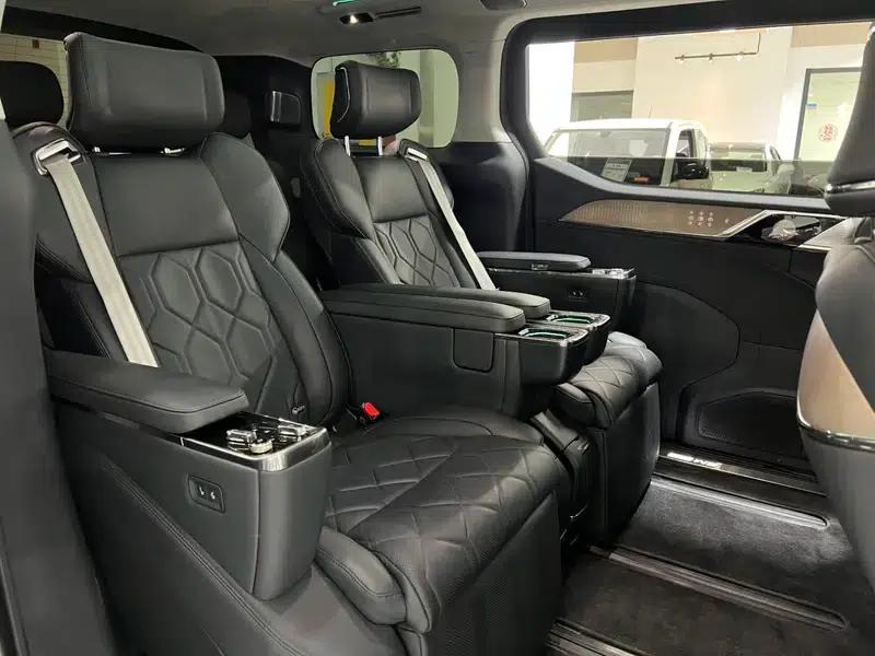 Volvo EM90 2025 Ultra 6-seater — миниатюра 16