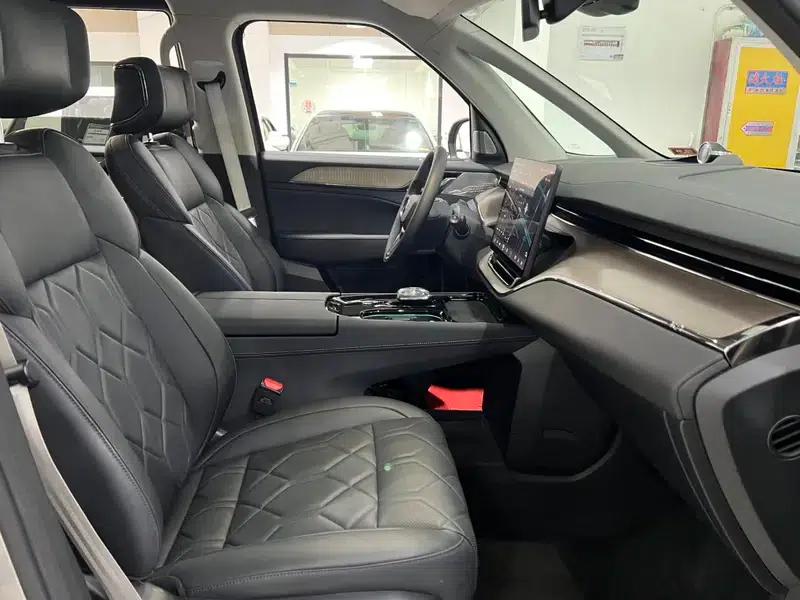 Volvo EM90 2025 Ultra 6-seater — миниатюра 17