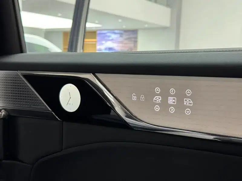 Volvo EM90 2025 Ultra 6-seater — миниатюра 11
