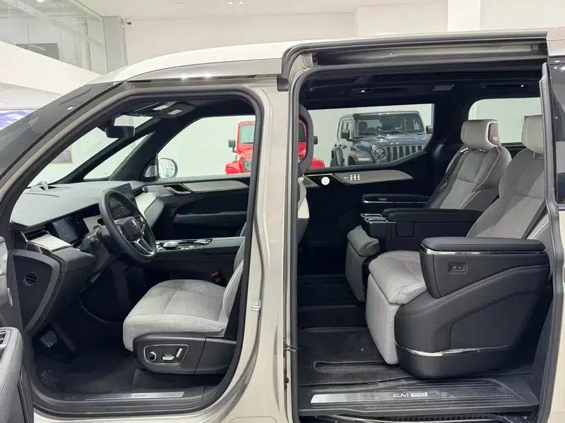 Volvo EM90 2025 Ultra 6-seater — миниатюра 20