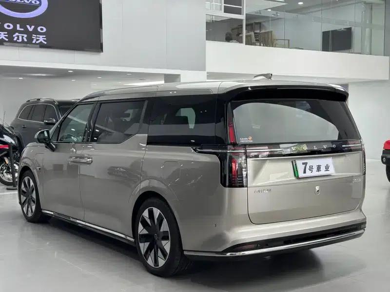 Volvo EM90 2025 Ultra 6-seater — миниатюра 5