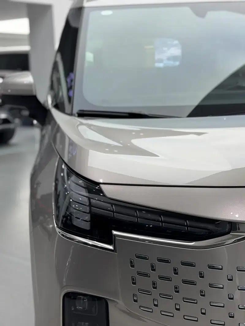 Volvo EM90 2025 Ultra 6-seater — миниатюра 9