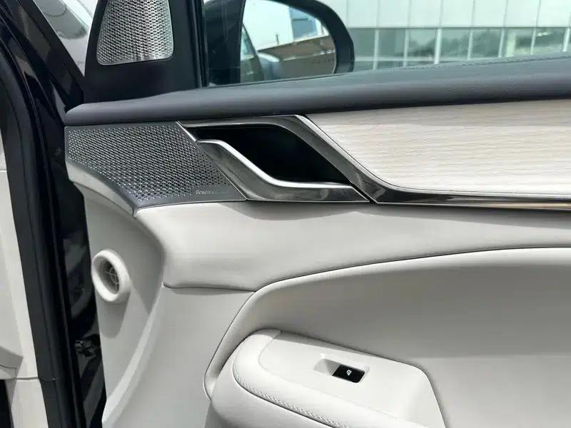 Volvo EM90 2025 Ultra 6-seater — миниатюра 12